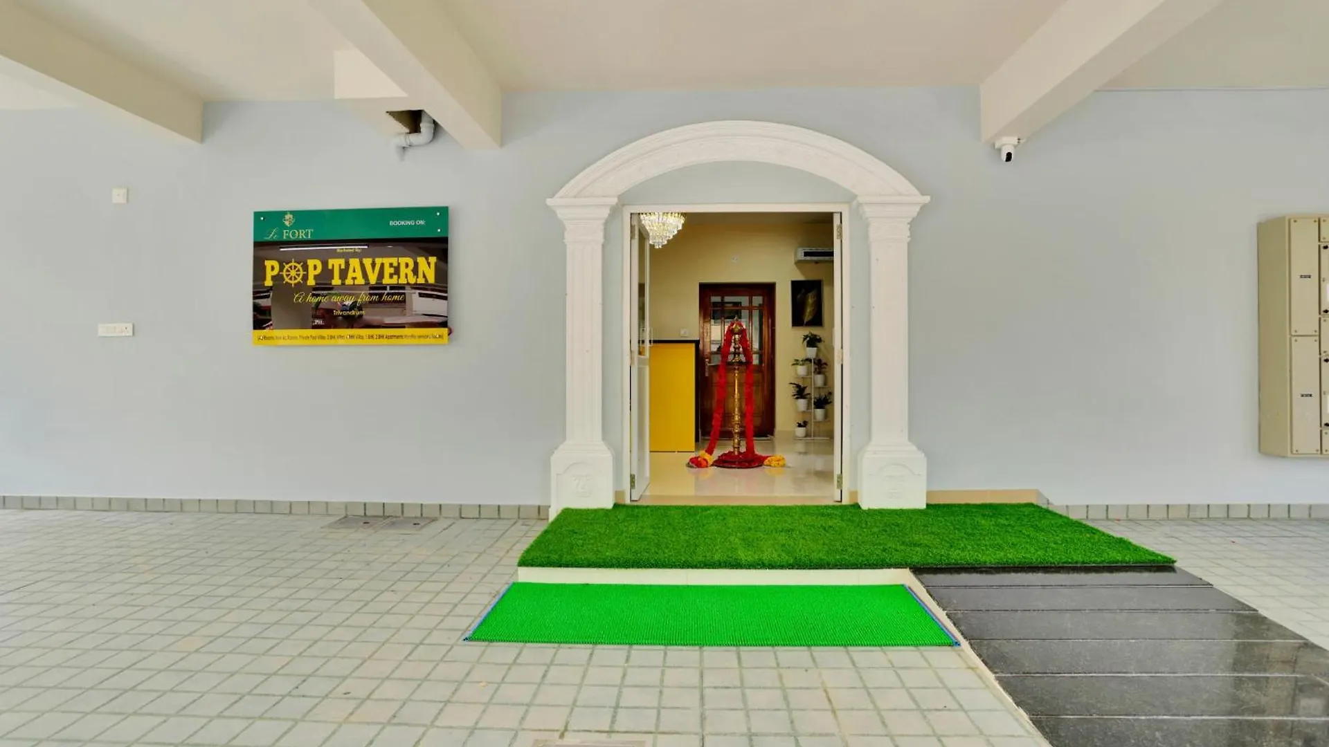 Super Collection O Lefort Luxe By Poptavern Thiruvananthapuram Ινδία